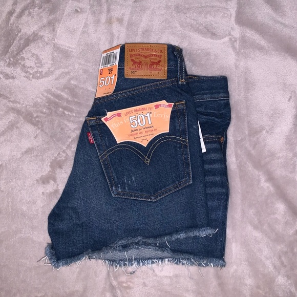 501 Straight leg Levi’s Shorts - Picture 2 of 5